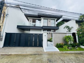 Modern 5 Bedrooms Brand New Semi Furnished House and Lot...