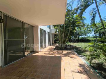 APARTAMENTO DE 3 HABITACIONES PRIMER PISO CON JARDIN...