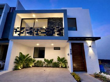 SOLARES, HERMOSA Y NUEVA CON AMPLIA RECAMARA Y BAÑO...