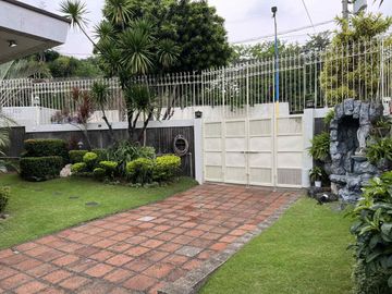 Corner House & Lot Compound in Plainview, Mandaluyong –...