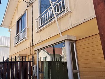 CASA DOS PISOS PAREO SIMPLE  EN CONDOMINIO  BELLOTO NORTE