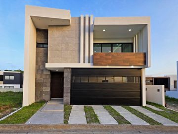 VENDO CASA EN LA RIVIERA VERACRUZANA CON ALBERCA, JARDIN...