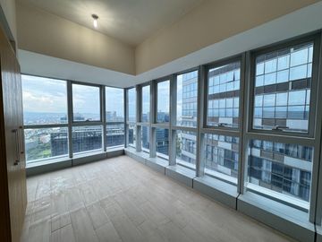 Last 3 Bedroom Rent to Own Condo For Sale in Uptown...