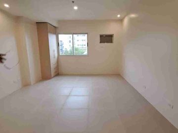 FOR SALE STUDIO TYPE CONDO UNIT READY TO OCCUPY MATINA...