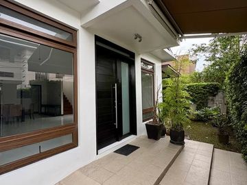 305 5BR For Sale in Merville Village Park, Paranaque...