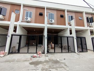 3 Bedrooms Townhouse for Sale in Pulang Lupa Dos Las...