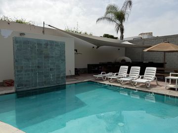 ALQUILO EXCLUSIVA – ESPECTACULAR CASA DE 2 FRENTES EN LA...