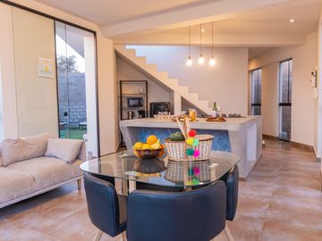 Casa Moderna Amoblada con Piscina Privada y Jardín |...