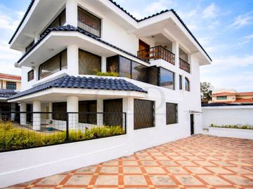 Casa independiente en Renta – Sector Colegio SEK