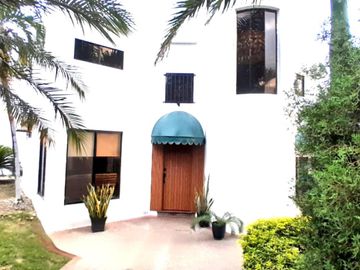 CASA EN VENTA LAS CUMBRES