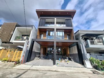 Near SM North Three Storey Duplex Townhouse for Sale in...