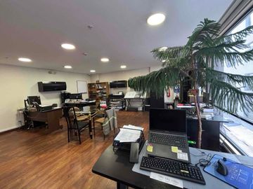 Venta Oficina o Consultorio en sector Hospital Axxis...