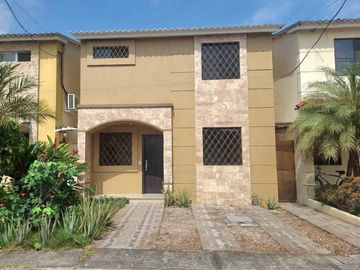 Casa de venta en la Urbanización Milann, Vía a Salitre,...