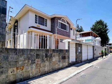 CASA EN VENTA AL NORTE DE QUITO, CERCA DEL COLEGIO SEK,...