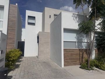 CASA EN VENTA AL SUR DE AGUASCALIENTES FRAC. RESERVA SAN...