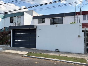 Casa en Venta en Las Águilas, Zapopan — 3 Habitaciones...
