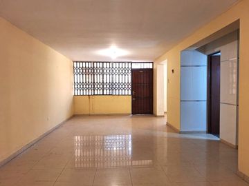 ¡VENTA CASA 3 PISOS CON OFICINA INDEPENDIENTE EN BELLAVISTA!