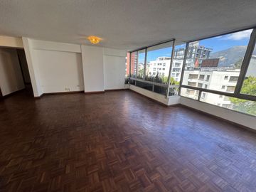 Departamento de arriendo sector gonzales suarez con...