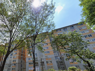 Depa de 78 m²cerca de Plaza Satélite—Remate Bancario...
