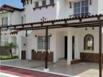 Venta de Casa tres dormitorios mas estudio km 13.5 via a...