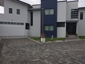 Renta de Casa Amueblada en Residencial La Victoria