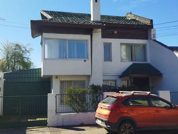Amplia casa de 3D+2B+3E en sector céntrico de Concepción