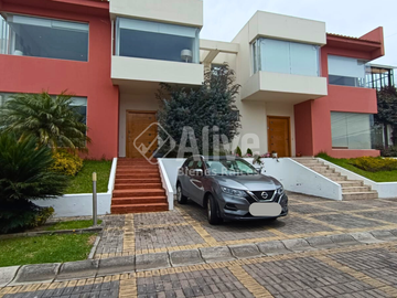 Casa de venta en Cumbayá Santa Inés
