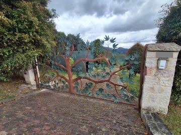 VENTA ESPECTACULAR PARCELA 11.435 m2 CON CASA 597 m2....
