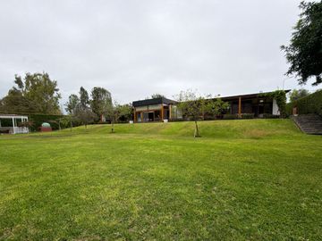 Exclusiva Casa que Combina Campo, Ciudad y Playa | 2,238...