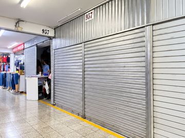 STAND EN VENTA – GALERÍA GUIZADO