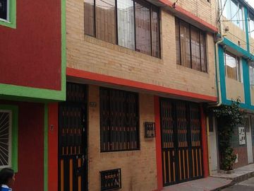 Edificio de 4 pisos con 6 apartamentos e inversión en...