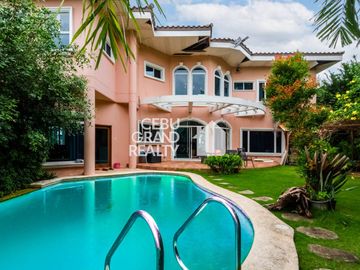 Exquisite Home with Grand Features and Outdoor Bliss in...