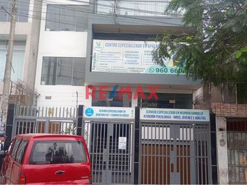 ¡LOCAL COMERCIAL EN ESQUINA FRENTE AL MALL DE PURUCHUCO!