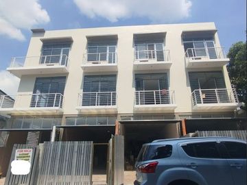 3-Bedroom Brandnew Front Unit Townhouse with Maid’s Room...