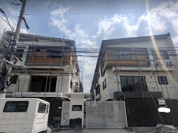 3-Bedroom Single-Attached Townhouse with 2-Car Garage in...