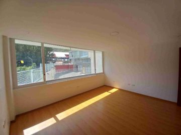 venta casa 3 dormitorios con terraza y patio en Pusuqui...
