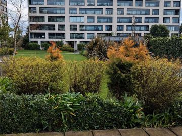 SE VENDE AMPLIO Y MODERNO DEPARTAMENTO CON COCINA...
