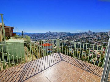 SE ARRIENDA CASA EN CERRO MERCED – 3D 1B, Padre Febres