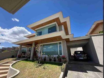 CASA EN VENTA EN BALCÓN DEL NORTE A 5 MINUTOS DEL CENTRO...