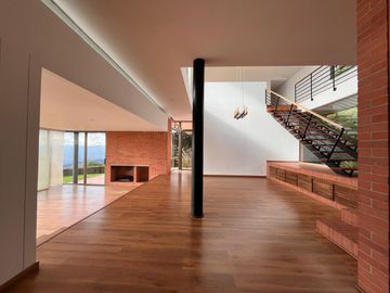 Casa en Arriendo en Altos de Palmas, Envigado Antioquia