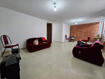¡Oportunidad! Depto en venta en Fracc. Los Girasoles,...