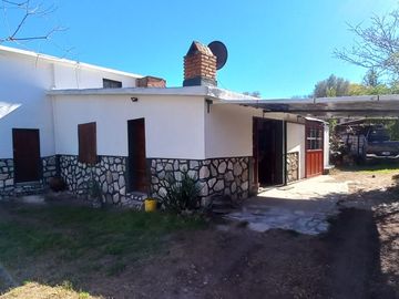 Chalet con jardín en zona tranquila, con fácil acceso al...