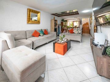 🏡✨ ¡OCASIÓN! HERMOSA CASA EN VENTA A ½ CDRA DE PARQUE...