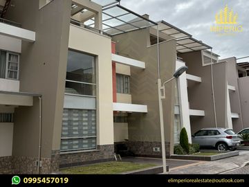 Casa de Tres Pisos en Venta – Conjunto Residencial San...