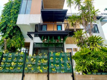 FOR SALE OR FOR RENT TROPICAL VILLAS COMPOUND IN ANGELES...