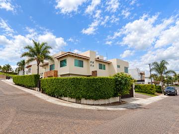 VENTA DE CASA EN EL FRACCIONAMIENTO CUMBRES DEL LAGO,...
