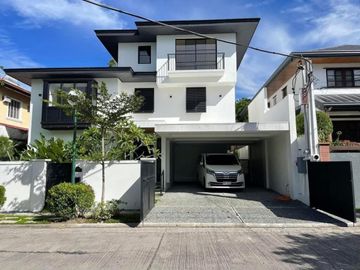 Premium Ayala Village Alabang Property with 560 SQM...