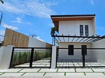 2-3 Car Garage House and Lot for Sale in BF homes...