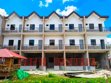 3-Storey Townhouse for Sale in Mercedes Executive...