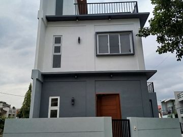 Three Storey 3-Bedroom House for Sale in Royal South...